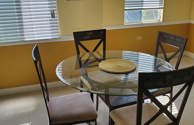 Rochester Modern Chic Apartment - Photo 9