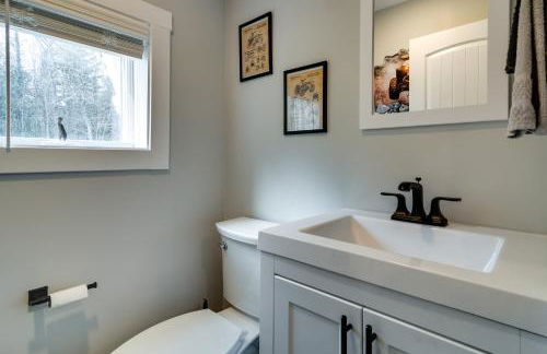 Modern Stark Home with Game Room, Grill and Fire Pit - Foto 23