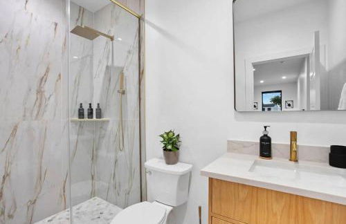 Full Duplex ATX Modern Creekside Retreat 2 Pools - Foto 42