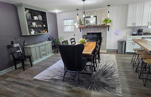 Spacious, Renovated, 5-bedroom Retreat, Near I-85 - Photo 9