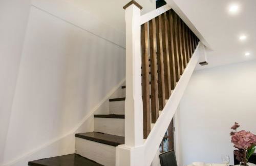 Charming Home - Free Parking - Private Garden - Pass the Keys - Foto 43