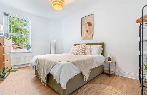 Stylish 4Bed Executive Stay WiFi and Parking - Photo 38