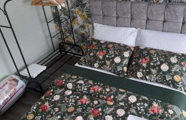 Cosy and Private with 55"TV and Dedicated Toilet Shower Space - Foto 19