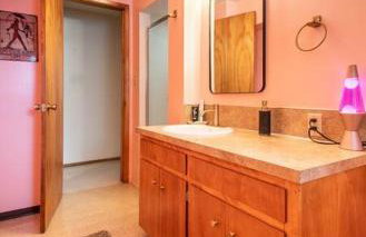 Basement Apartment w/ Hot Tub & Bombshelter! - Foto 19