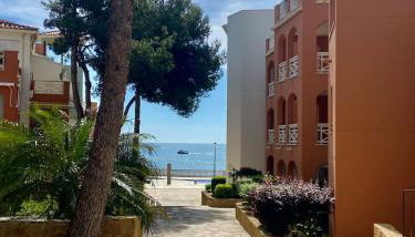 Beachfront, pool, air conditioning, 3 bedrooms, sea view - Photo 3