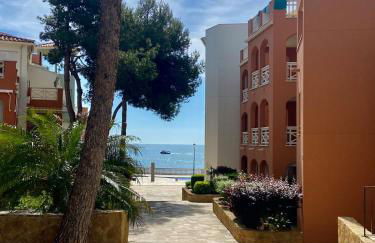 Beachfront, pool, air conditioning, 3 bedrooms, sea view - Photo 3