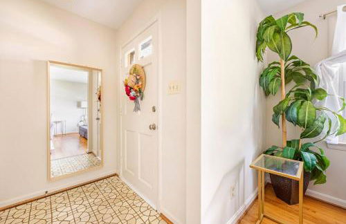 3BR Home - Free Parking-WiFi Kitchen Laundry-Kids Friendly-Near DC & Downtown & Metro-Patio & Deck - Foto 33