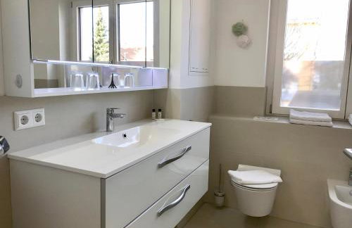 Ferienwohnung Central 1st floor - hochwertige Wohnung mit Balkon und Aufzug - Foto 15