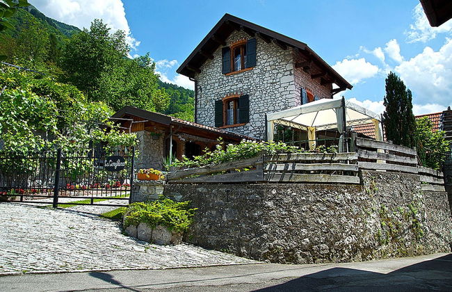 Cottage in Italy With Alpine Fireplace - Foto 28