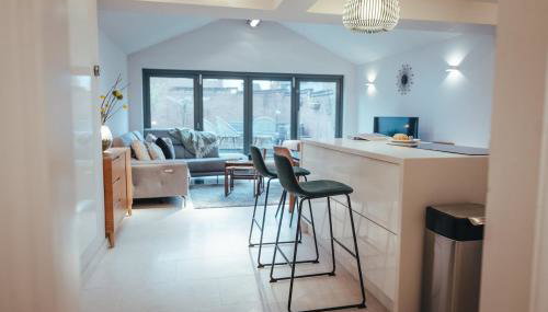 5 Bed Family Home- Free Parking - Foto 4