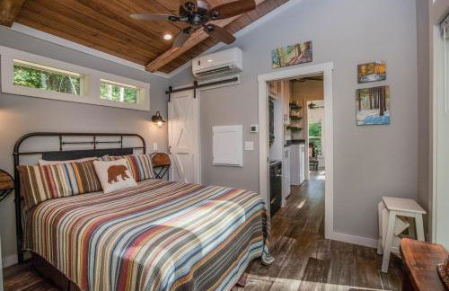 High Hollow Cottage Modern Tiny Home with Hot Tub - Foto 13