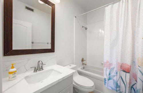 Spacious Luxury home in Gated Community with Resort Pool & Scenic Views - Photo 47