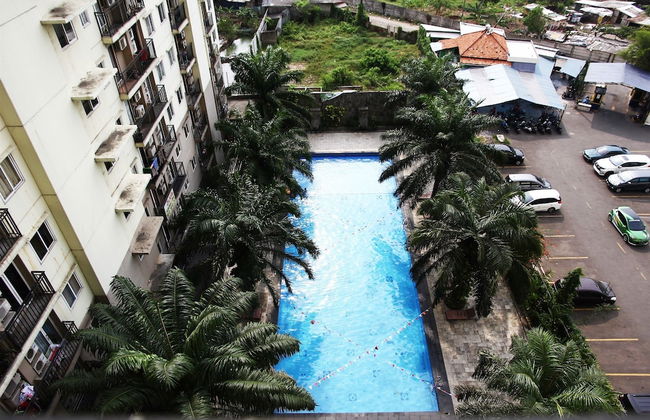 Pool View 2BR Mutiara Bekasi Apartment - Photo 32
