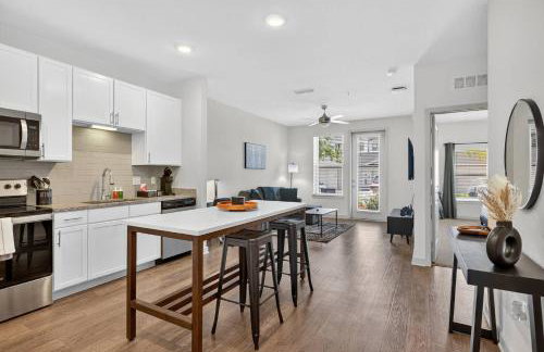 Stylish 1BR Apt| King Bed| Pool | Close to Beach - Foto 3