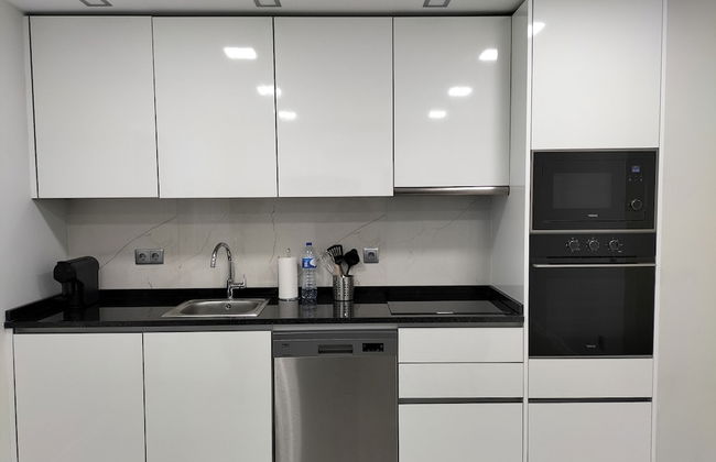 Amazing Green Tower 3 Castle Flat With Balcony - Photo 20