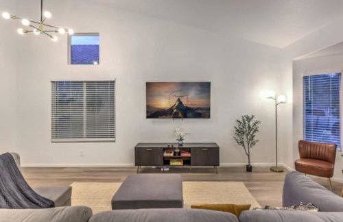 Creekwater | Pebbletech Pool & Spa 10 Min to Strip - Photo 6