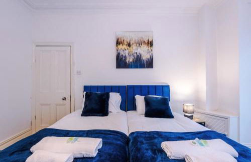 4 Bedroom House in Walkden with Free Parking, by Short Term Digs Short Lets & Serviced Accommodation - Foto 29