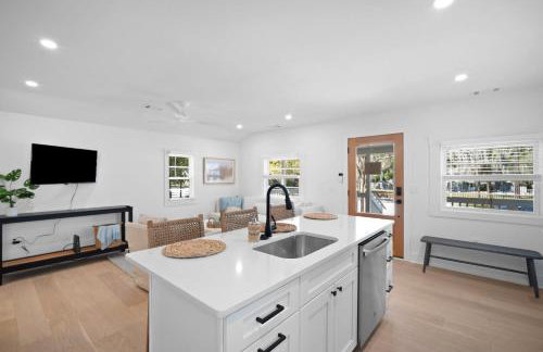 Newly Renovated Coastal Cottage - Downtown Beaufort - Foto 12