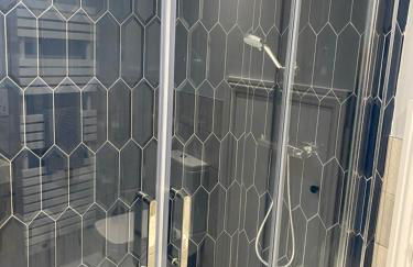 Ridley's Place modern one-bedroom seaside apartment - Photo 13