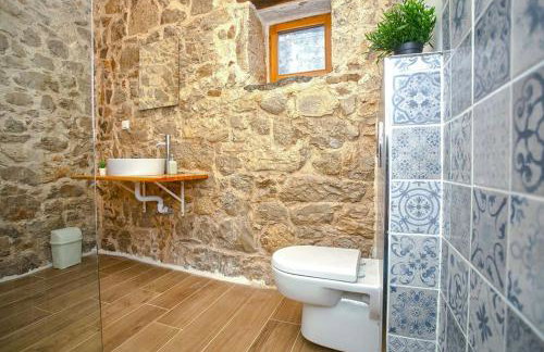 Heritage House Vrime - stone house with heated pool - Photo 41