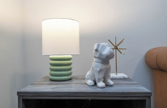 Wonderful 2-BR Apt Near Dodger - Photo 1