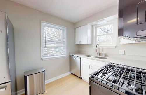 Stylish Home Near Historic Downtown & Lake Erie - Foto 25