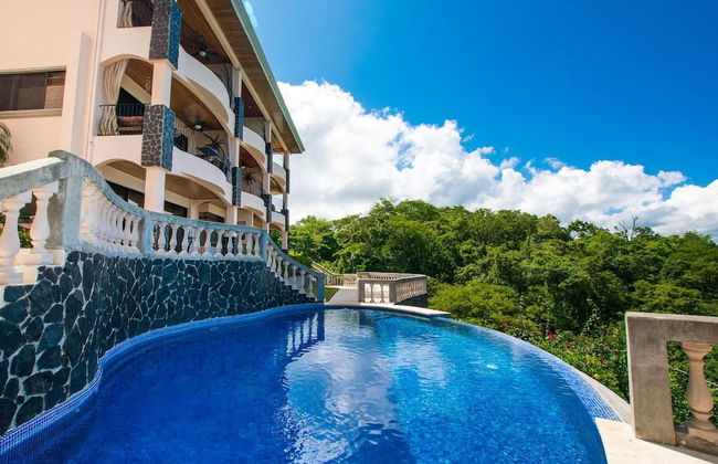 Beautiful Condo in Peaceful Cliffside Location with a Private Balcony & Stunning Ocean and Mountain Views - Foto 24