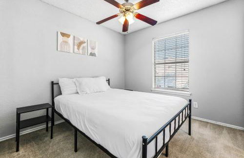 Trendy 2BR Apartment with Pool and Gym Access - Foto 14