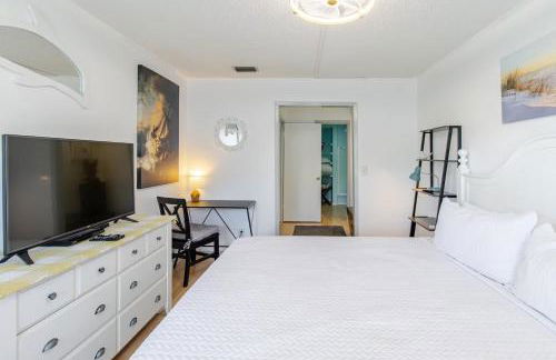 Boathouse Condo, Downtown Destin Harbor, Private Beach Access, Waterfront, on Golf course, Water Taxi pickup - Photo 26