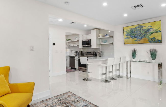 Uhost AI Stylish 1BR Bright Space w Patio - Foto 4