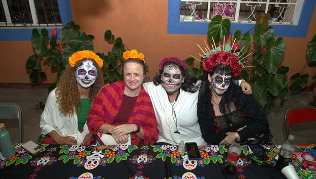 Tour por Oaxaca del Día de Muertos - Foto 5, Vestidas para la fiesta del Día de Muertos