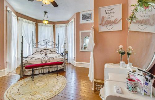 Creekfront Yellville Manor with Parlors and Fire Pit! - Foto 24