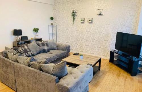 Modern 2 Bed Apartment, Close to Gla Airport & M8 - Foto 1