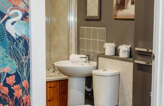 Heron's Perch- A pond-side retreat with cinema room - Photo 60