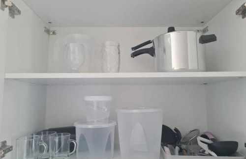 Kitnet 301 centro linda vista por sol com tv smart e ar - Foto 14