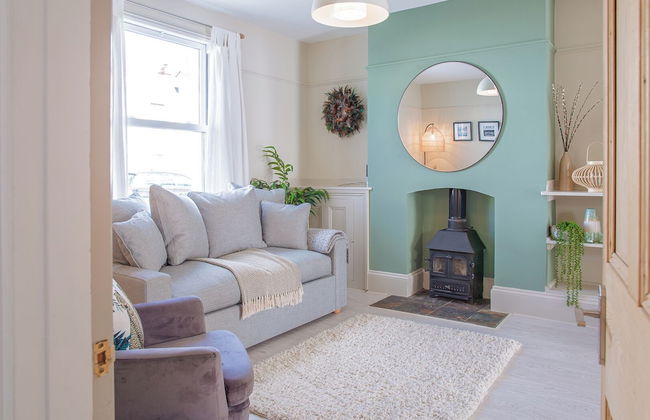 Stunning Townhouse with Large Garden - Photo 33