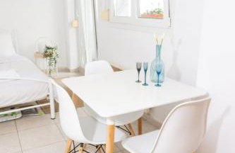 Dimitra's cosy studio in old town with backyard - Foto 17