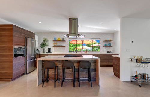 Ultra Luxury Resort Like Compound Pool, Spa, Fire Pit- Close to Everything- 4BD/2.5BTH - Foto 16