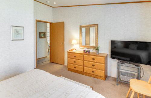 Tenstrike Lake House on 60 Acres Hike and Fish! - Foto 13