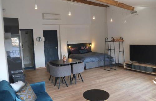 A l'ombre des remparts - Foto 33