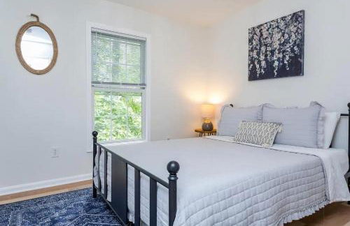 In The Woods - 5 BR Chalet with Game Room, Fire Table and Hot Tub - Foto 23