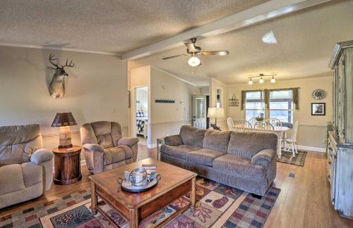 White River Fishing Escape with Deck and Patio! - Foto 6