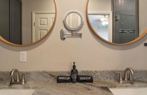 Game Barn, Cowboy Pool, 17ft Movie Screen - sleeps 10 - Foto 30