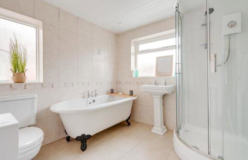 Elegant 3-Bedroom Manchester Retreat Free Parking KeenzChillz - Foto 36