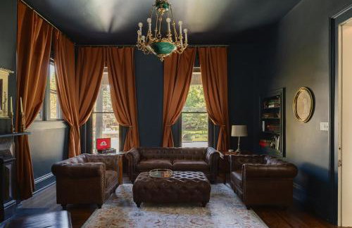 Blushing Pink Manor! Off Frankfort Ave! 8 BR! - Foto 1