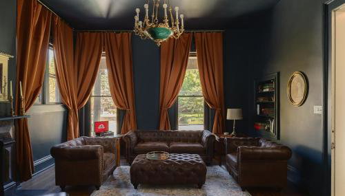 Blushing Pink Manor! Off Frankfort Ave! 8 BR! - Foto 1