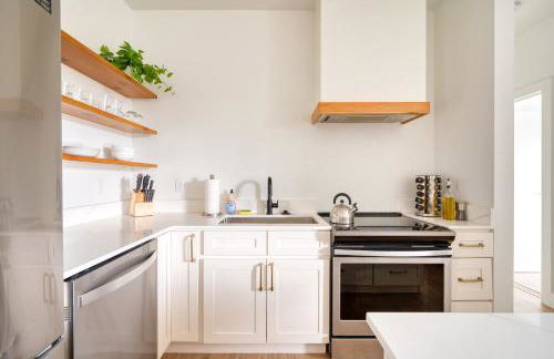 The Cascadia Retreat - Luxury Home - 90 WalkScore - Photo 10