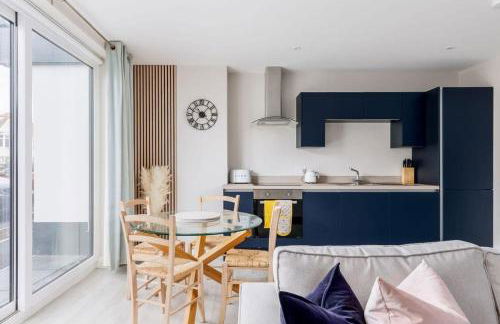 Modern 2bed Flat, Parking, Close to Beach & Shops - Photo 8