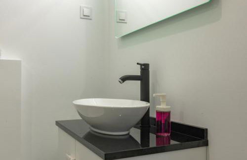 Stylish Apartment W/ River View by LovelyStay - Photo 37