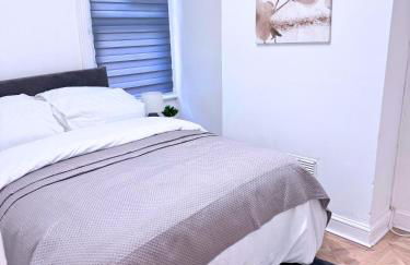 House for 8 in Gillingham close to train station with free parking - Foto 5